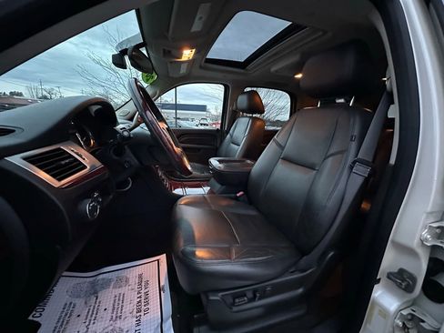 Used 2013 Cadillac Escalade Luxury image 11