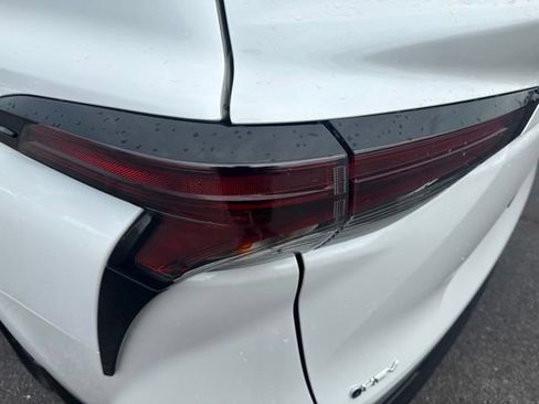 Used 2025 Toyota Sienna XLE FWD image 10