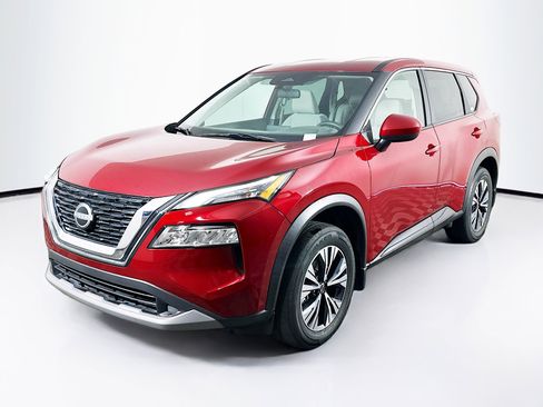 Used 2023 Nissan Rogue SV image 3
