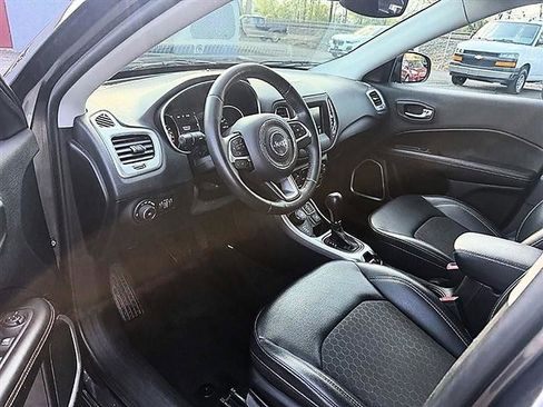 Used 2019 Jeep Compass Latitude AWD/4WD image 2