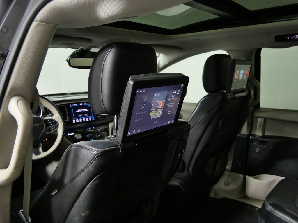 Used 2019 Chrysler Pacifica Limited FWD image 16