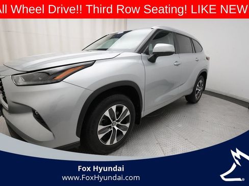 Used 2025 Toyota Highlander XLE AWD/4WD image 1