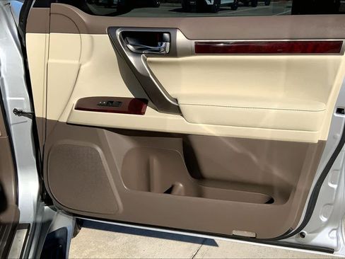 Used 2016 Lexus GX 460 image 22