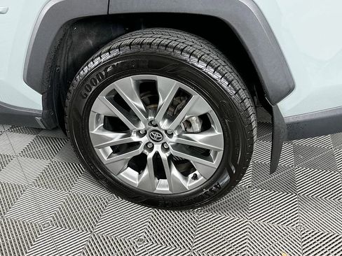 Used 2020 Toyota RAV4 XLE Premium image 40