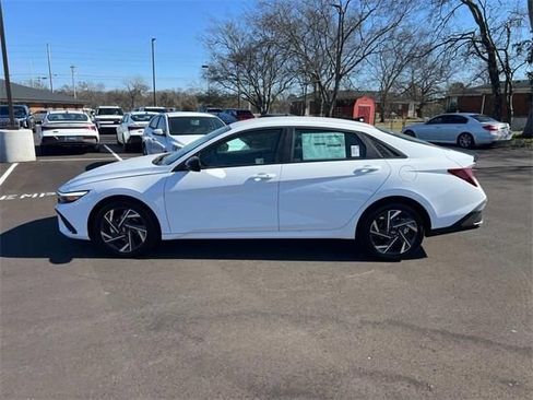 Certified 2025 Hyundai Elantra Sport FWD image 8