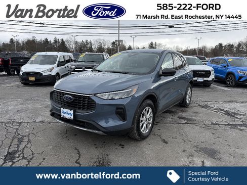 Used 2025 Ford Escape Active w/ Cold Weather Package AWD/4WD image 1
