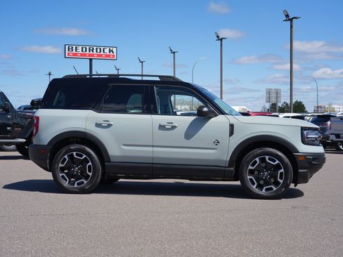 Used 2021 Ford Bronco Sport Outer Banks w/ Outer Banks Package AWD/4WD image 2