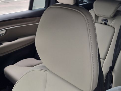 New 2026 Volvo XC90 B6 Core image 18