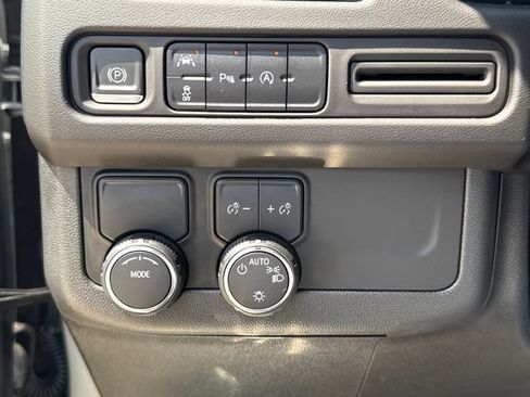 Used 2023 Chevrolet Suburban Premier RWD image 20