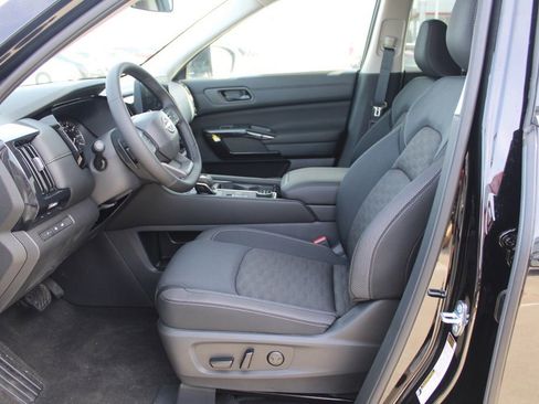 New 2026 Nissan Pathfinder SV image 10