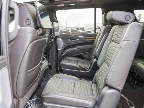 Used 2024 Cadillac Escalade ESV Premium Luxury Platinum AWD/4WD image 23