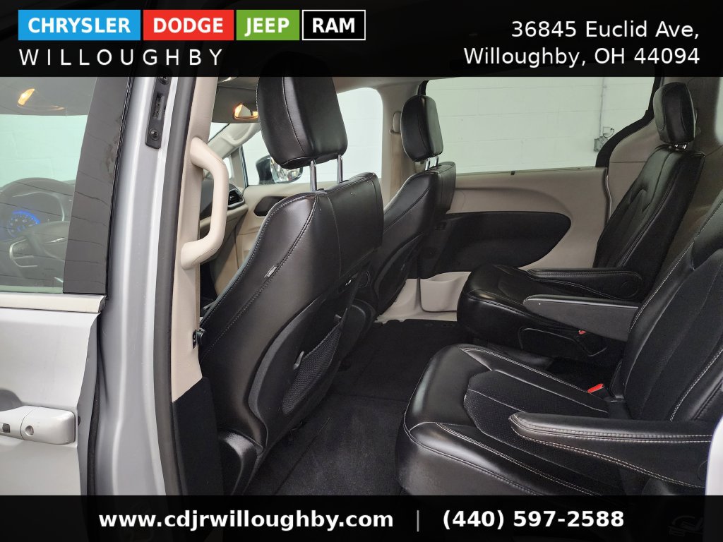 Used 2024 Chrysler Pacifica Touring-L FWD image 23