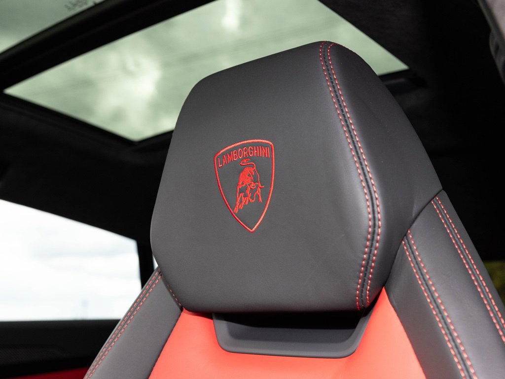 Used 2022 Lamborghini Urus AWD/4WD image 25