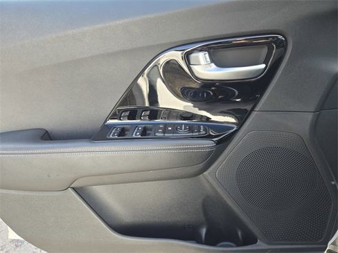 Certified 2022 Kia Niro EX image 14