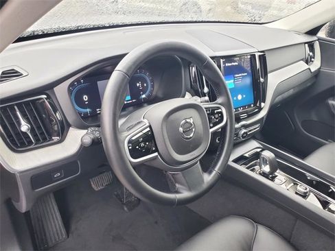 Used 2025 Volvo XC60 B5 Plus image 16