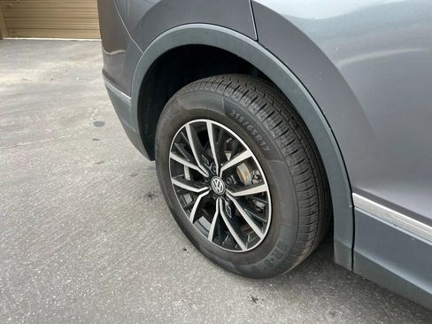 Used 2021 Volkswagen Tiguan SE image 11