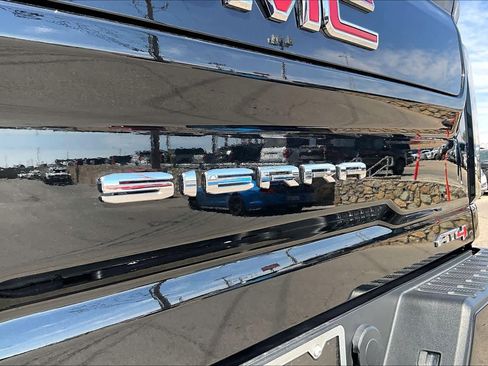Used 2025 GMC Sierra 2500 AT4 w/ AT4 Premium Plus Package AWD/4WD image 10