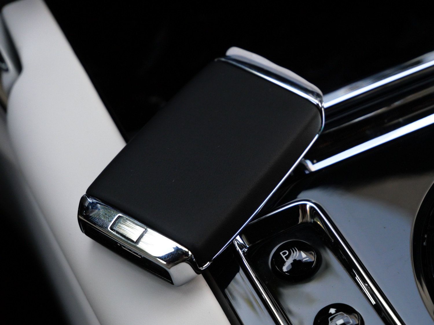 Certified 2025 Rolls-Royce Cullinan AWD/4WD image 15