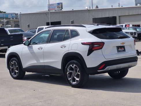 Used 2026 Chevrolet Trax LT FWD image 4
