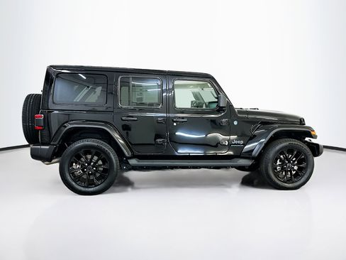 Used 2025 Jeep Wrangler Sahara image 10