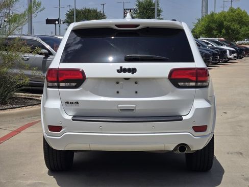 Used 2019 Jeep Grand Cherokee Altitude AWD/4WD image 13
