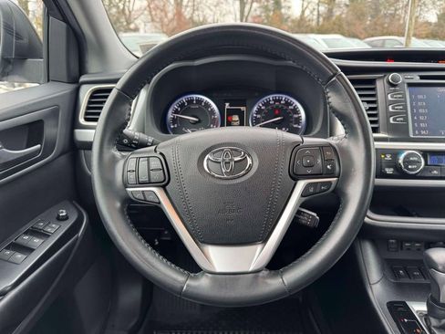 Used 2019 Toyota Highlander SE image 20