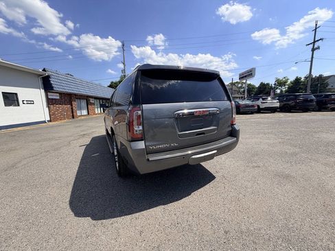 Used 2019 GMC Yukon XL Denali w/ Denali Ultimate Package AWD/4WD image 39