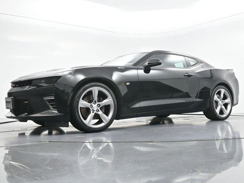 Used 2018 Chevrolet Camaro SS RWD image 49