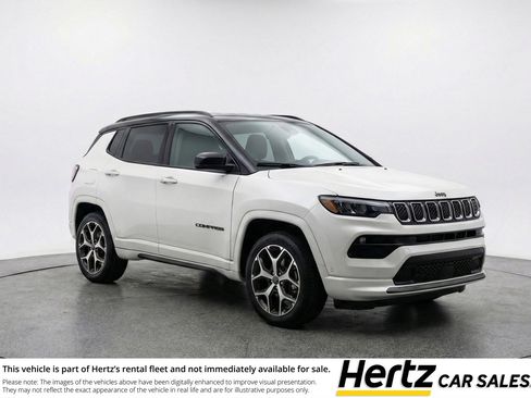 Used 2025 Jeep Compass Limited image 1