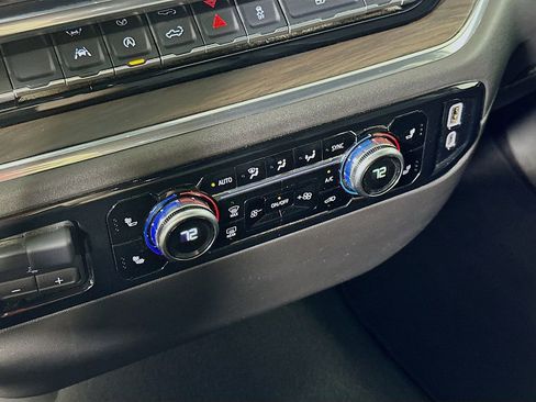 Used 2025 GMC Sierra 1500 SLT RWD image 27
