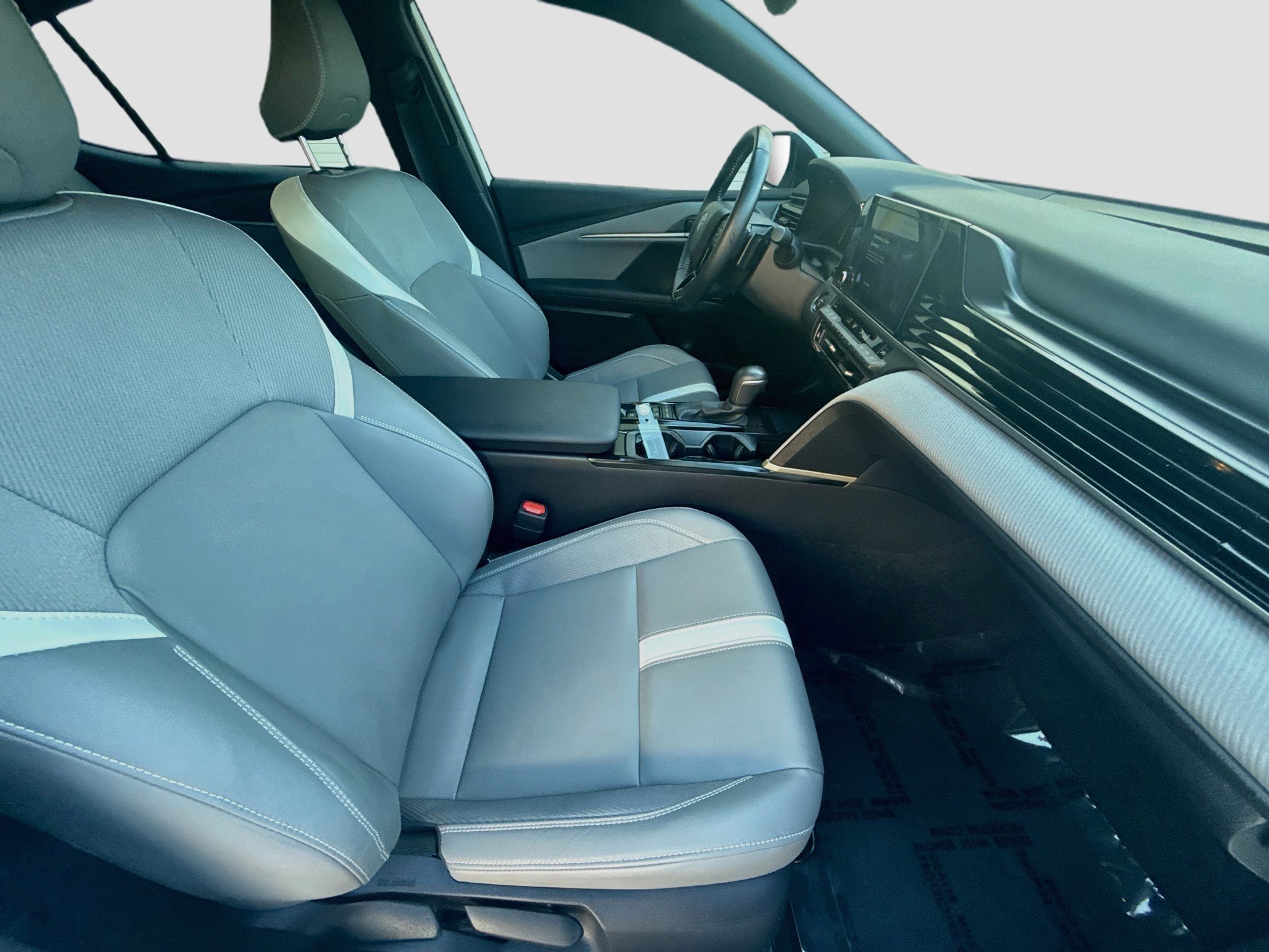 Used 2025 Toyota Camry SE w/ Convenience Package FWD image 31
