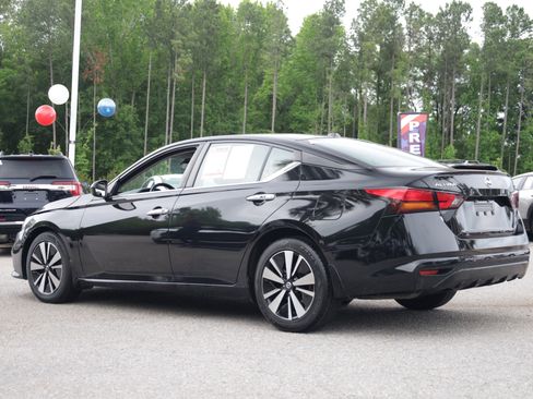 Used 2022 Nissan Altima 2.5 SV FWD image 3