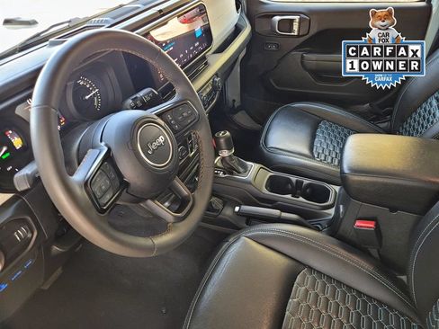 Used 2024 Jeep Wrangler Unlimited w/ Convenience Group AWD/4WD image 18