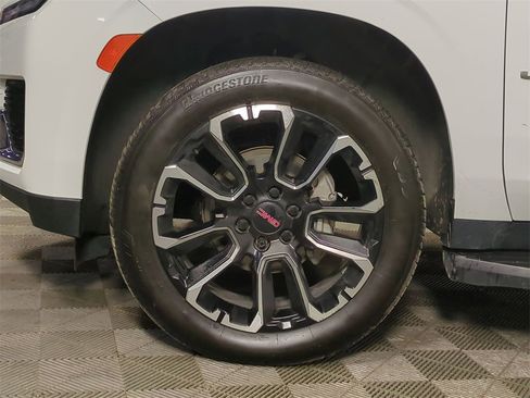 Certified 2022 GMC Yukon XL SLE w/ Gmc Pro Safety Plus Package image 32