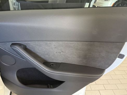 Used 2023 Tesla Model Y Long Range AWD/4WD image 36