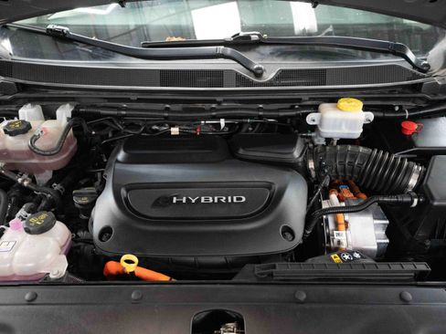 Used 2022 Chrysler Pacifica Touring-L w/ Uconnect Theater Family Group image 32