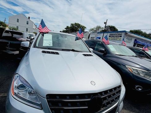 Used 2015 Mercedes-Benz ML 350 4MATIC w/ Premium 1 Package image 2