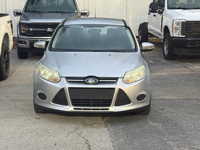 Used 2014 Ford Focus SE FWD image 2