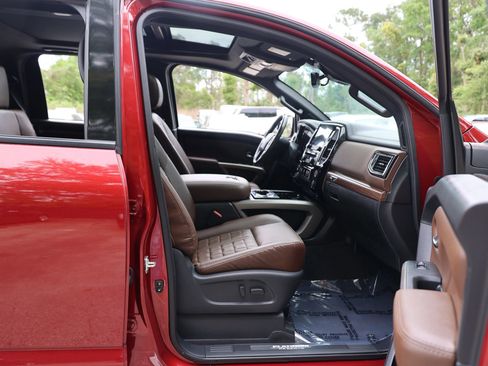 Used 2021 Nissan Titan Platinum Reserve w/ Moonroof Package image 44