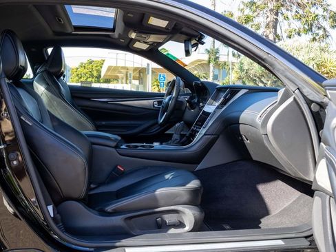 Used 2019 INFINITI Q60 3.0t Luxe w/ Essential Package image 14