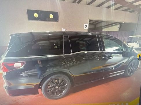 Used 2023 Honda Odyssey Sport image 4