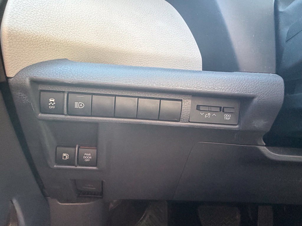 Used 2023 Toyota Sienna LE FWD image 41