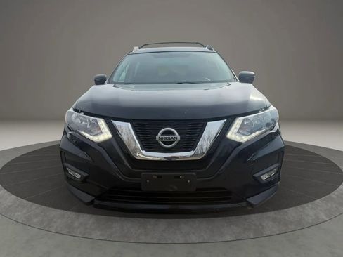 Used 2018 Nissan Rogue SV w/ Premium Package image 2
