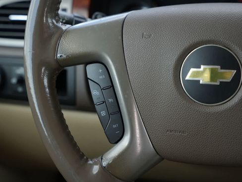 Used 2014 Chevrolet Tahoe LTZ RWD image 9