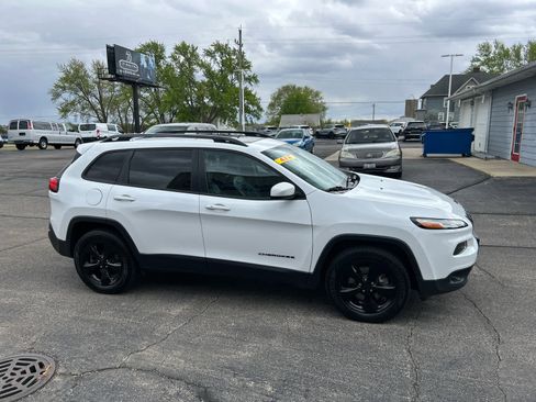 Used 2017 Jeep Cherokee High Altitude AWD/4WD image 3