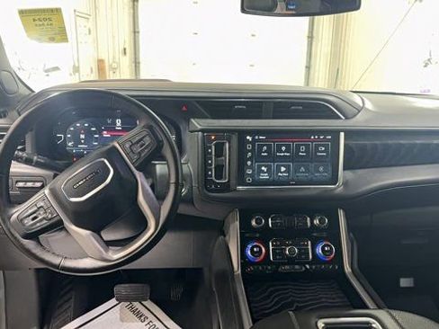 Used 2024 GMC Yukon XL Denali image 11
