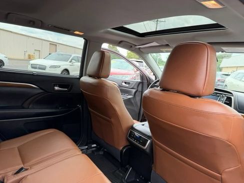 Used 2017 Toyota Highlander Limited AWD/4WD image 43