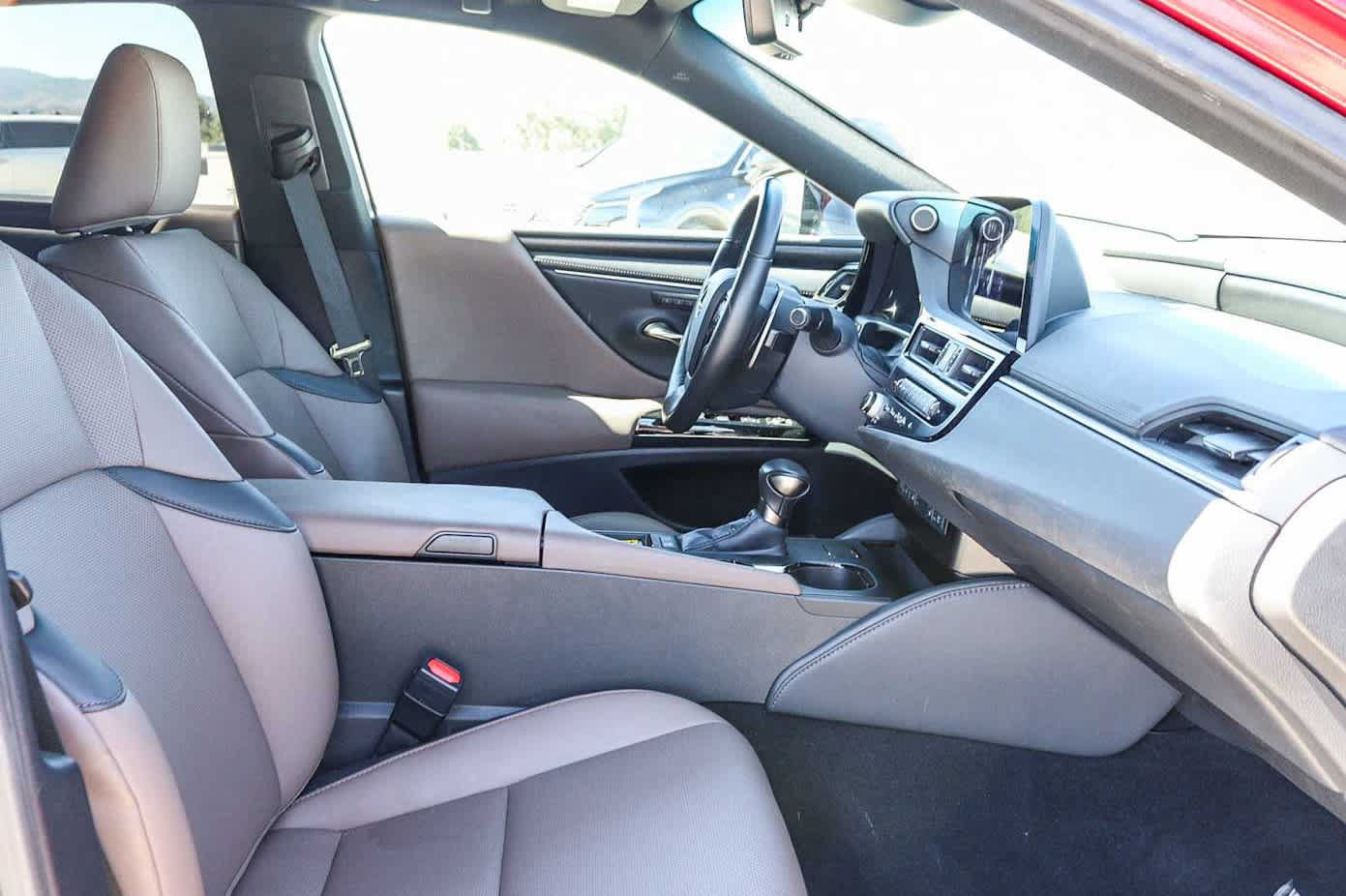 Used 2025 Lexus ES 300h w/ Premium Package FWD image 20