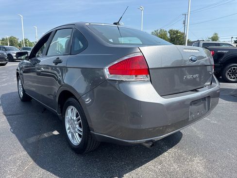 Used 2010 Ford Focus SE FWD image 8