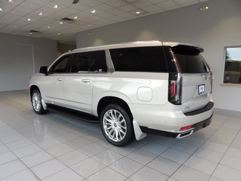 Used 2023 Cadillac Escalade ESV Premium Luxury w/ Performance Package AWD/4WD image 6